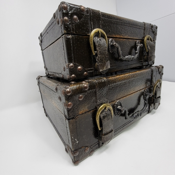 Vintage Stacking Trunks, Antique Decor Storage - Picture 9 of 9